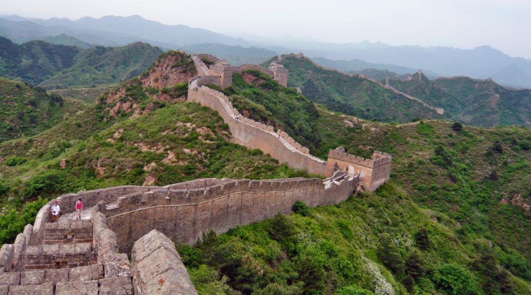 Många av våra volontärer i Kina åker för att se Kinesiska muren Vacker utsikt från Kinesiska muren som är en populär sevärdhet för våra Projects Abroad volontärer i Kina